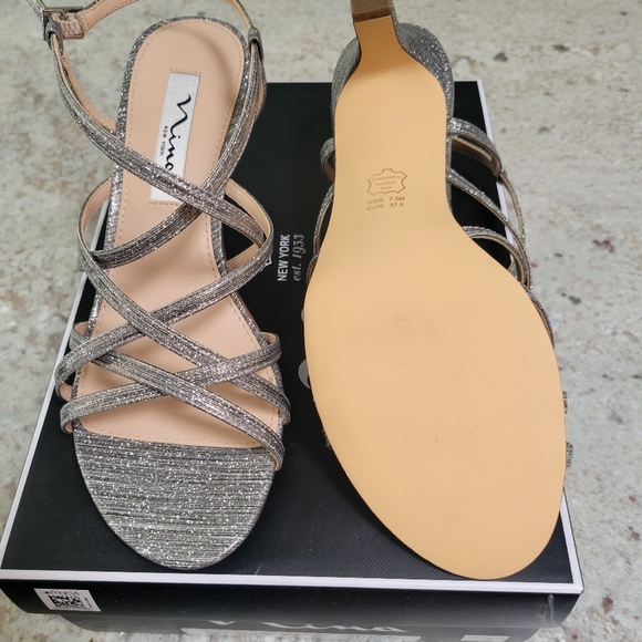 Nina silver metallic sandals sz 7.5 - Picture 2 of 4